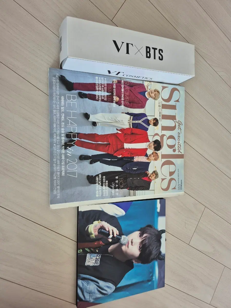 VT BTS 포스터 + 싱글즈 잡지 + 액자 3종 일괄 배송비포함