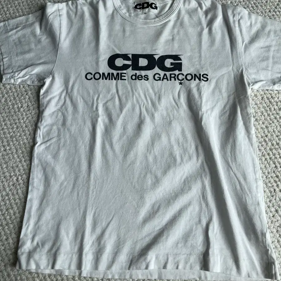 CDG 꼼데가르송 반팔티 화이트