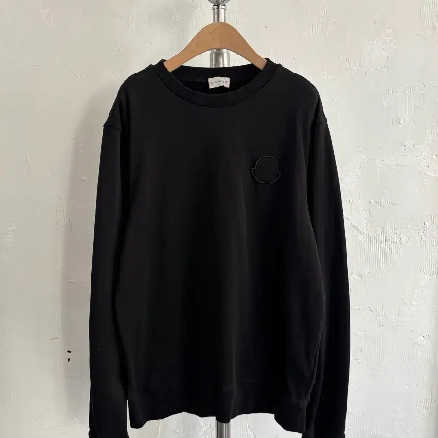 Moncler 몽클레르 블랙 로고 크루넥 맨투맨