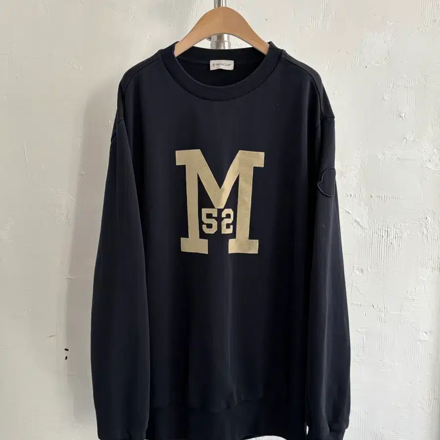 Moncler 몽클레르 M52 벨루어 로고 맨투맨
