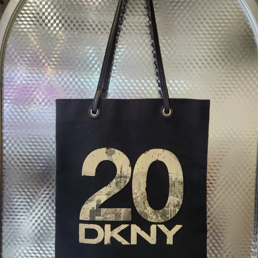 DKNY 20 로고 캔버스 토트백