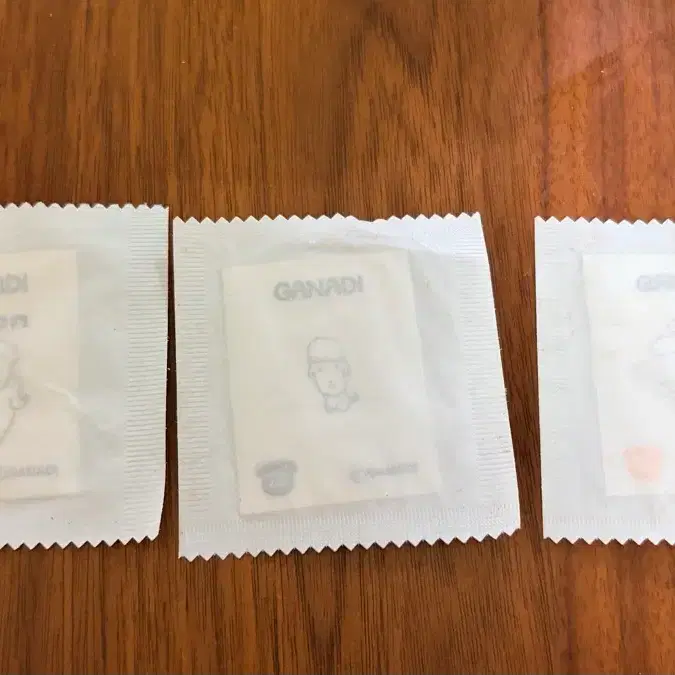 가나디 띠부띠부씰 천사 초코링