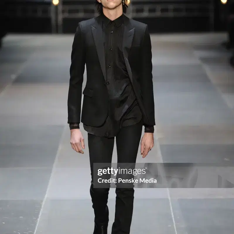 생로랑 13fw Look1 턱시도 스모킹 자켓 블레이저 48