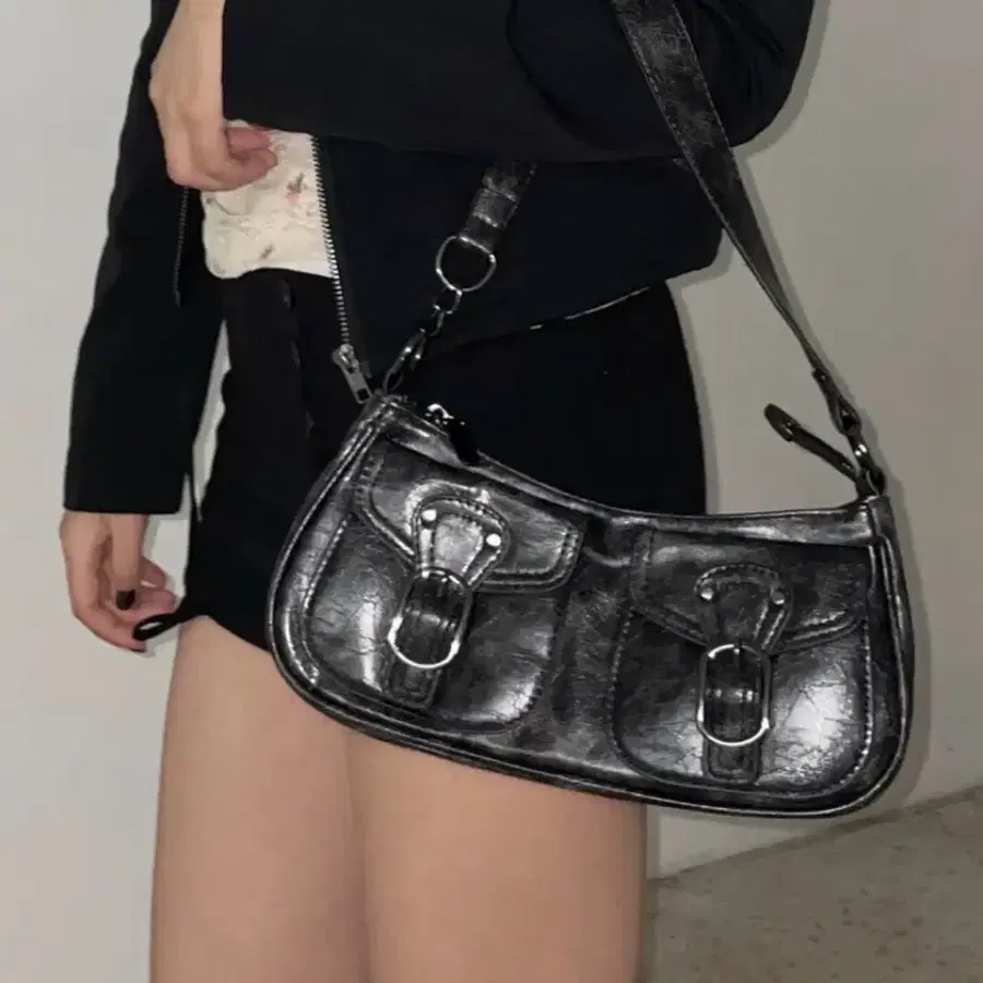 [새상품]포켓 레더 숄더백