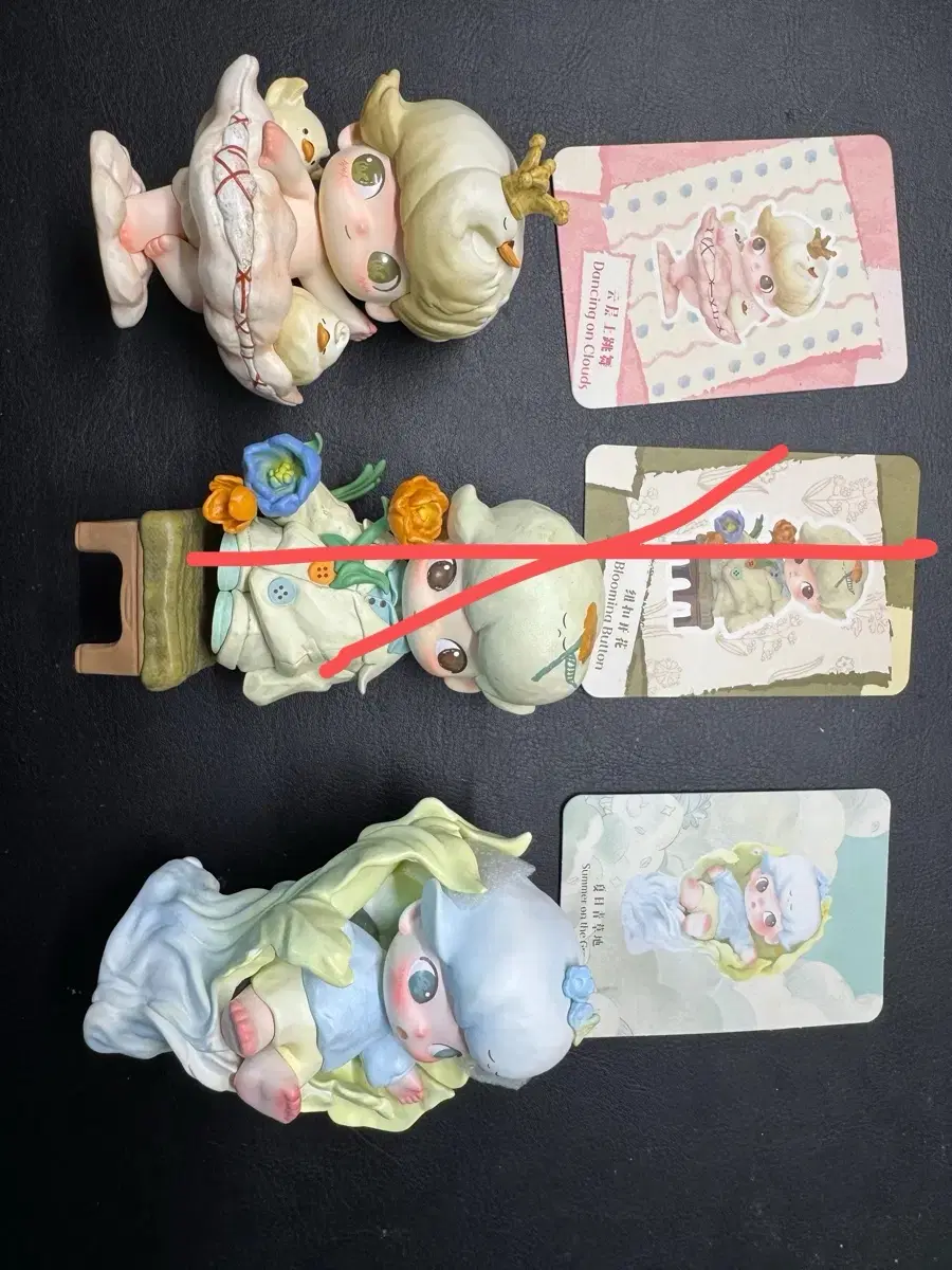 팝마트 디무 시간의 조각들 월요일이 사라진다면 여름날 푸른풀밭 꽃피는 단추 구름위춤추기 피규어