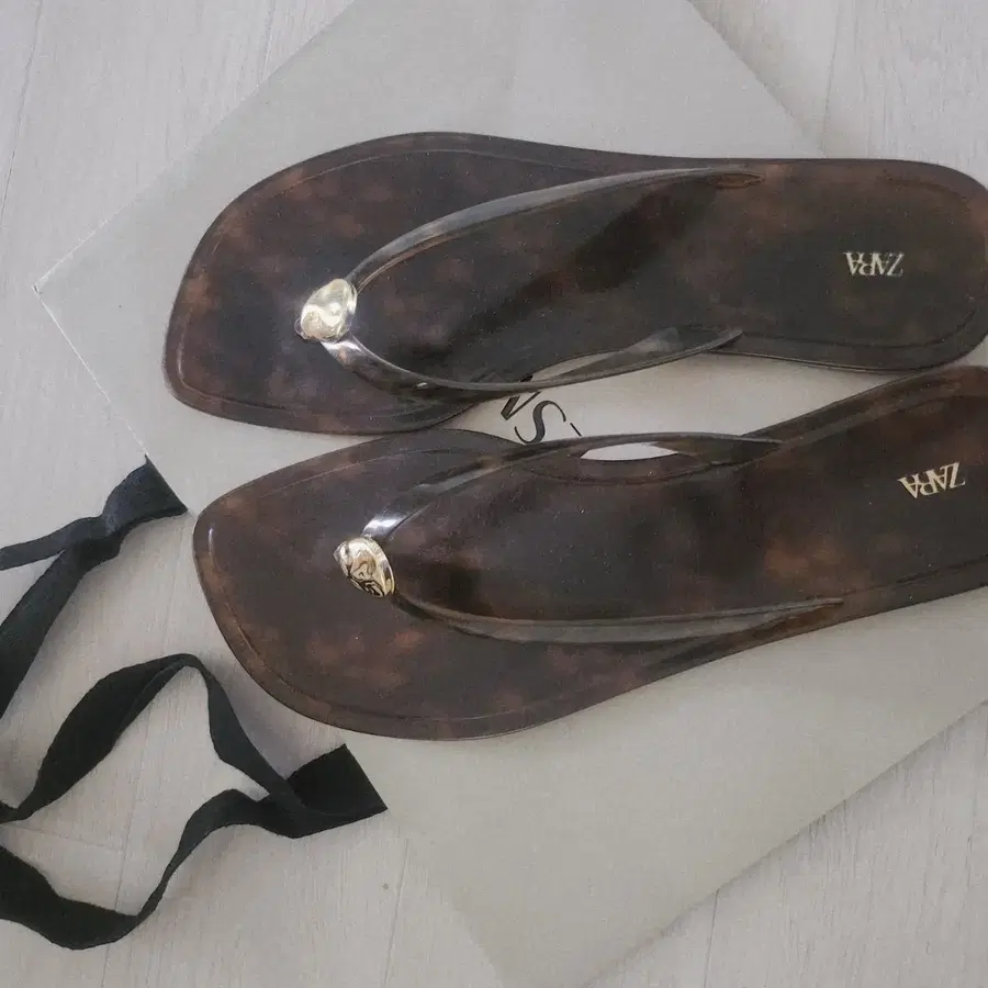 자라 ZARA 호피 무늬 투명 쪼리