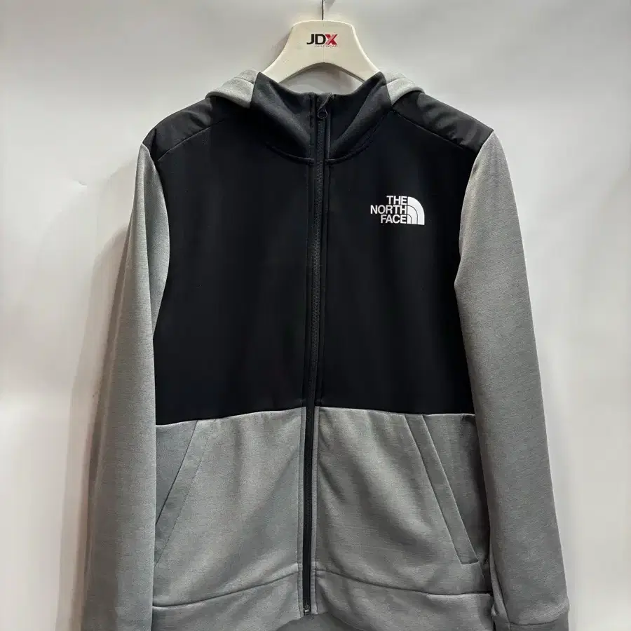 [사이즈 S / MENS] 노스페이스(THE NORTH FACE) 블랙/그레이 컬러블록 후드 집업 3.9   안녕하세요! 빈티지톤 (남문1호점)입니다. 시크한 블랙과 모던한 그레이