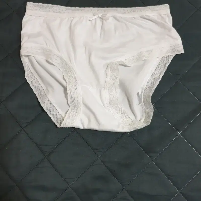 하얀색 레이스 팬티 중고