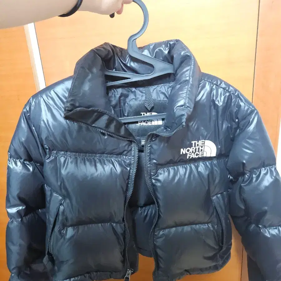 노스페이스 700 레트로 눕시 크롭 유광 패딩 블랙 S 해외판