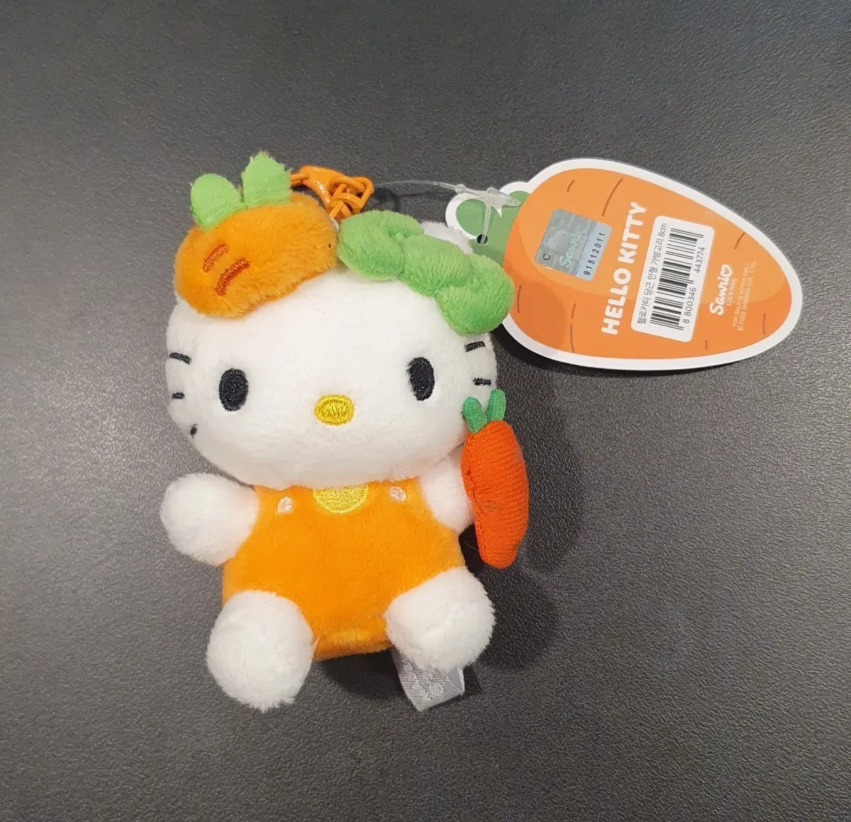 헬로키티 당근 인형 가방고리 새상품