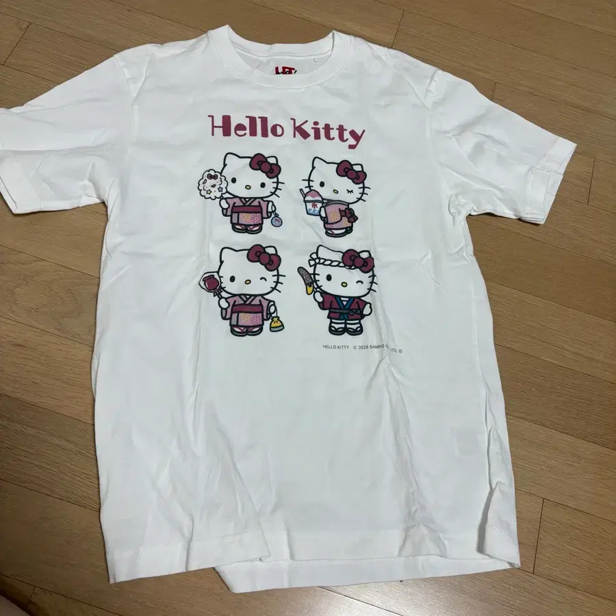 일본 유니클로 UT 키티 티셔츠