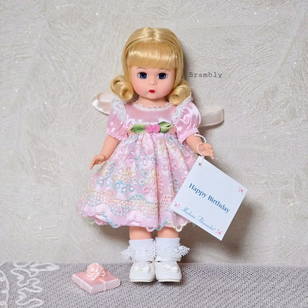 Madame Alexander Doll 마담 알렉산더 빈티지돌 8인치 해피 벌스데이 생일 핑크 선물 인형 소품 장식 인테리어 수집