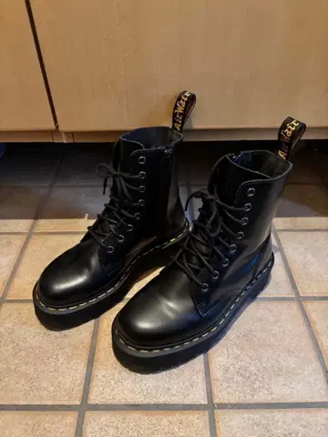 Dr. Martens JADON 8홀 UK5