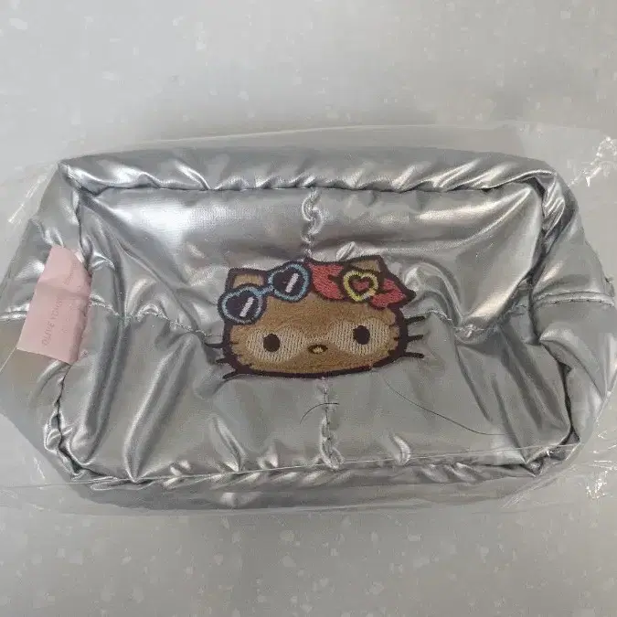 올리브영 헬로키티 파우치