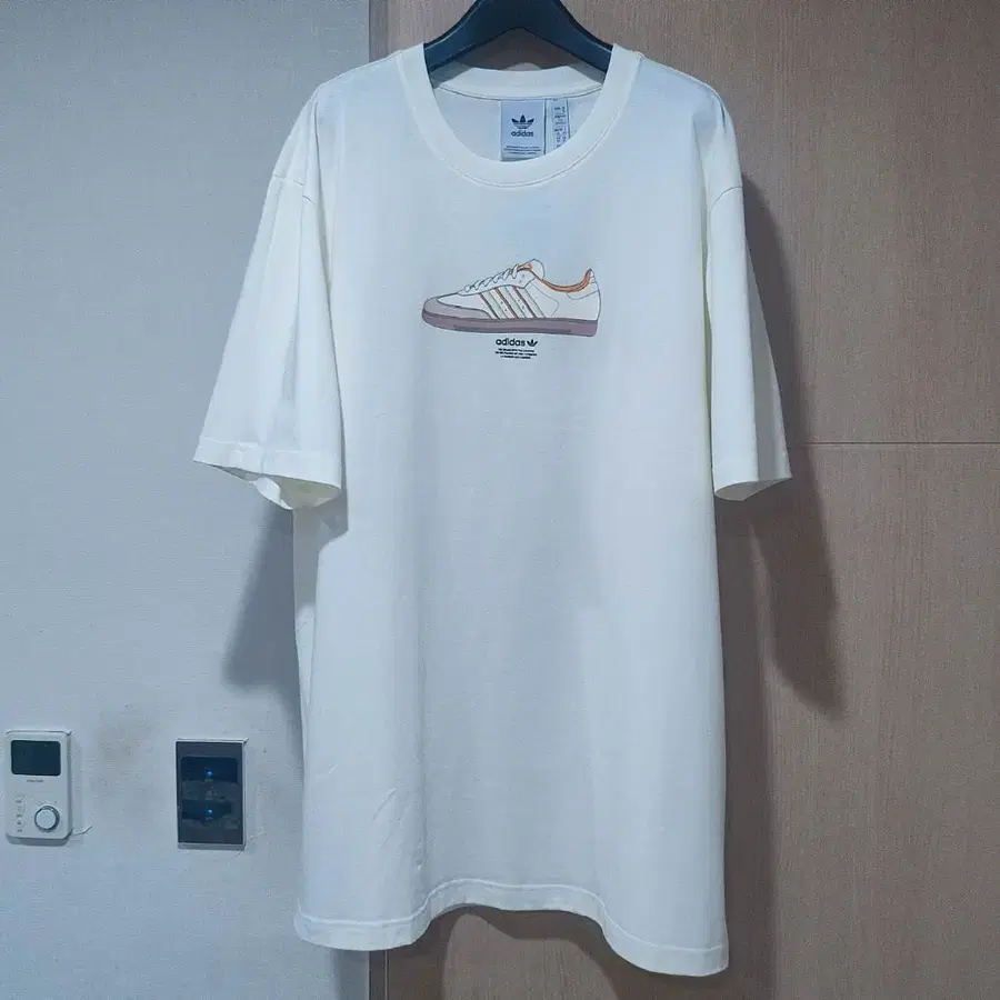 아디다스오리지널 신형 그래픽반팔티 110
