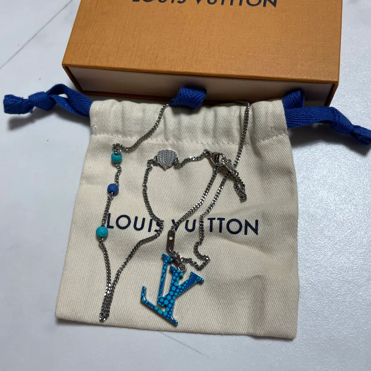 [새상품] 루이비통 쿠사마야요이 LV 펜던트 목걸이 M01093
