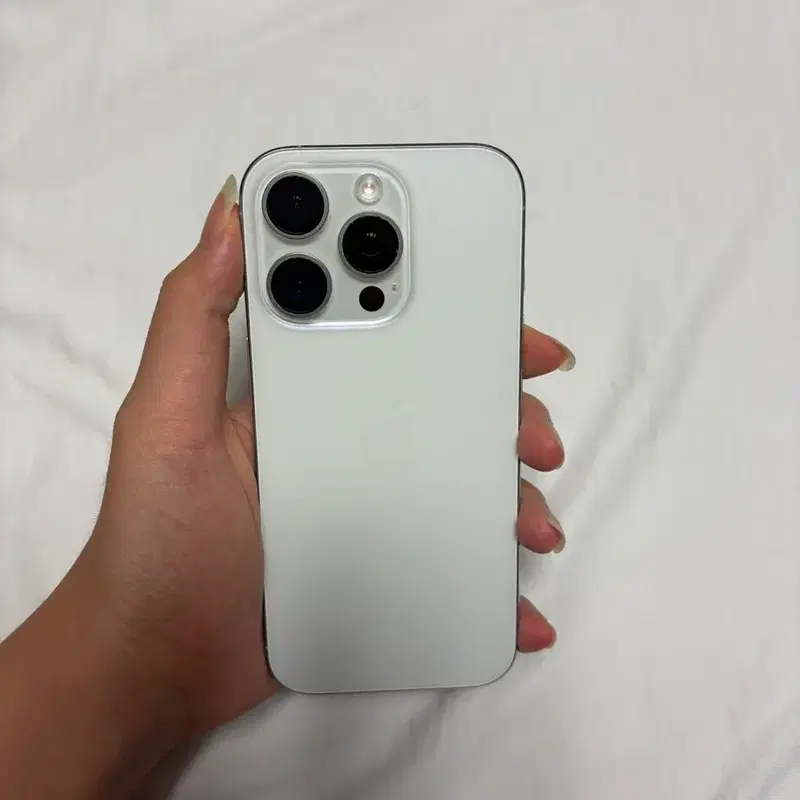새상품급 아이폰 16pro256GB 화이트 티타늄 (배터리89%)