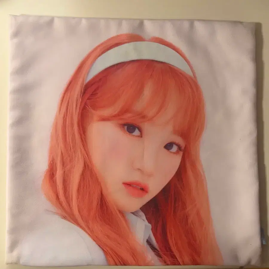 김채원(아이즈원) 팝업스토어 쿠션커버