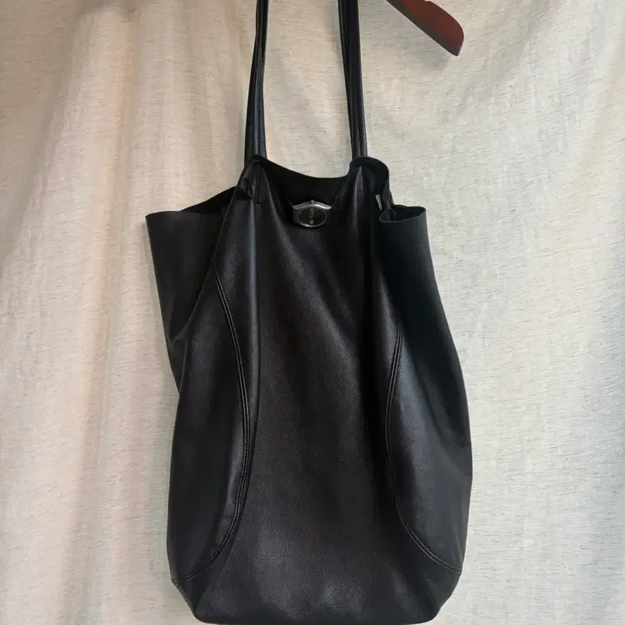 [가격내림] 이얼즈어고 램스킨 와치백 와치토트백 Lambskin Leather Vintage Watch Tote Bag