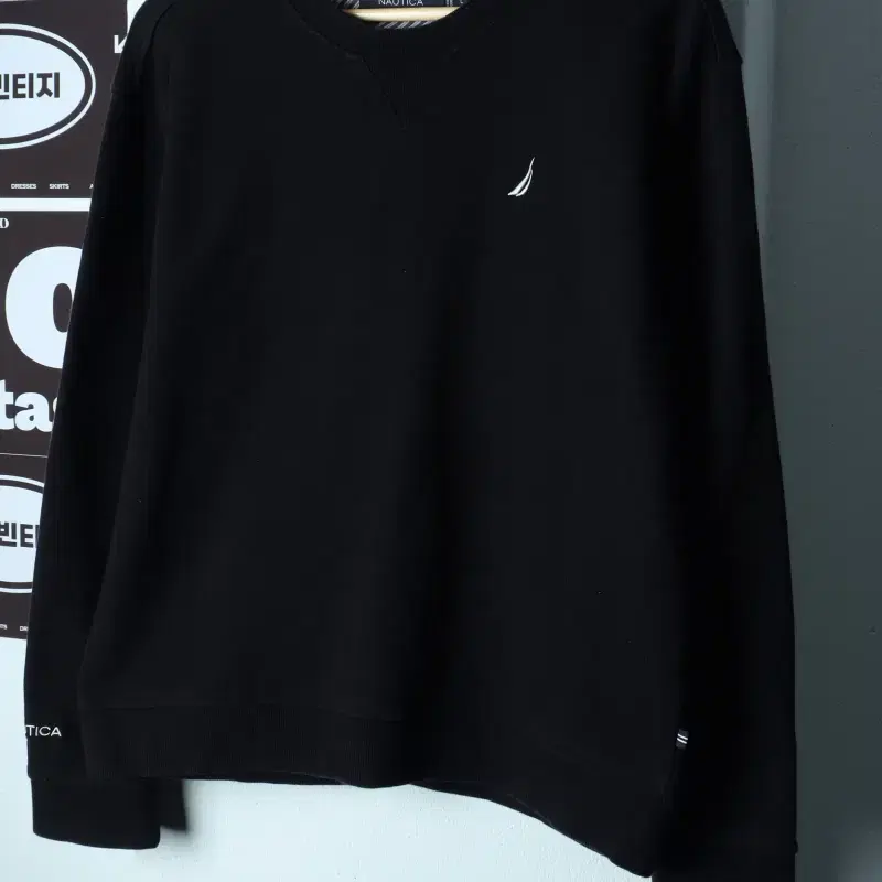 (L-XL) 노티카 맨투맨 티셔츠 스몰로고 블랙 올드스쿨-H39733