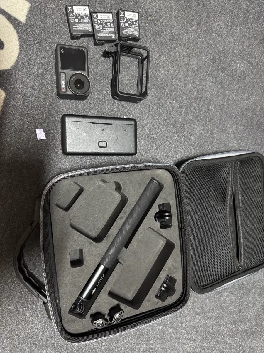 DJI 액션4 어드벤쳐 콤보 + 삼성 SD 512 pro plus메모리 팝니다