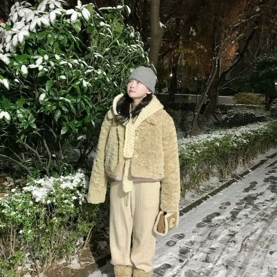 [새상품/택o]윗마럽 러브 퍼 자켓 베이지