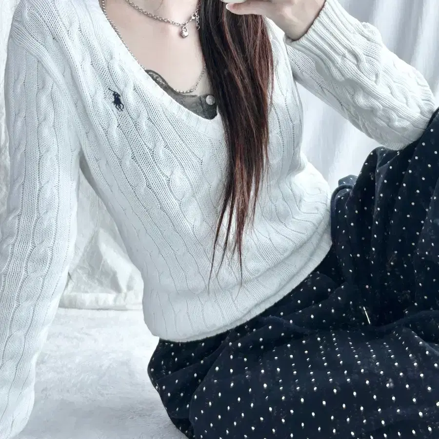 폴로 내이비포니 화이트 케이블 브이넥니트