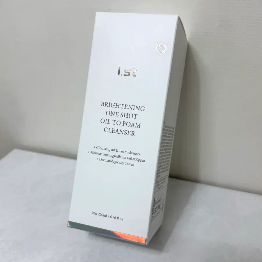 미개봉) 아이스트 브라이트닝 원샷 오일 투 폼 클렌저 200ml 딥클렌징
