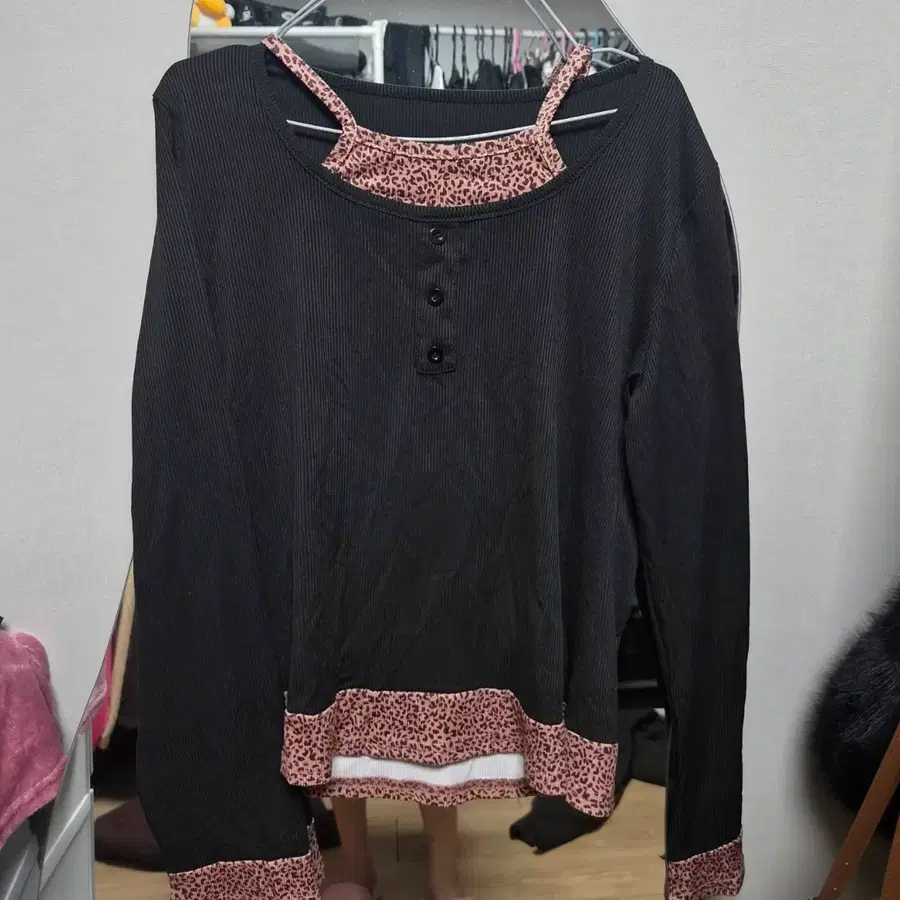 핑크 호피 홀터넥 니트
