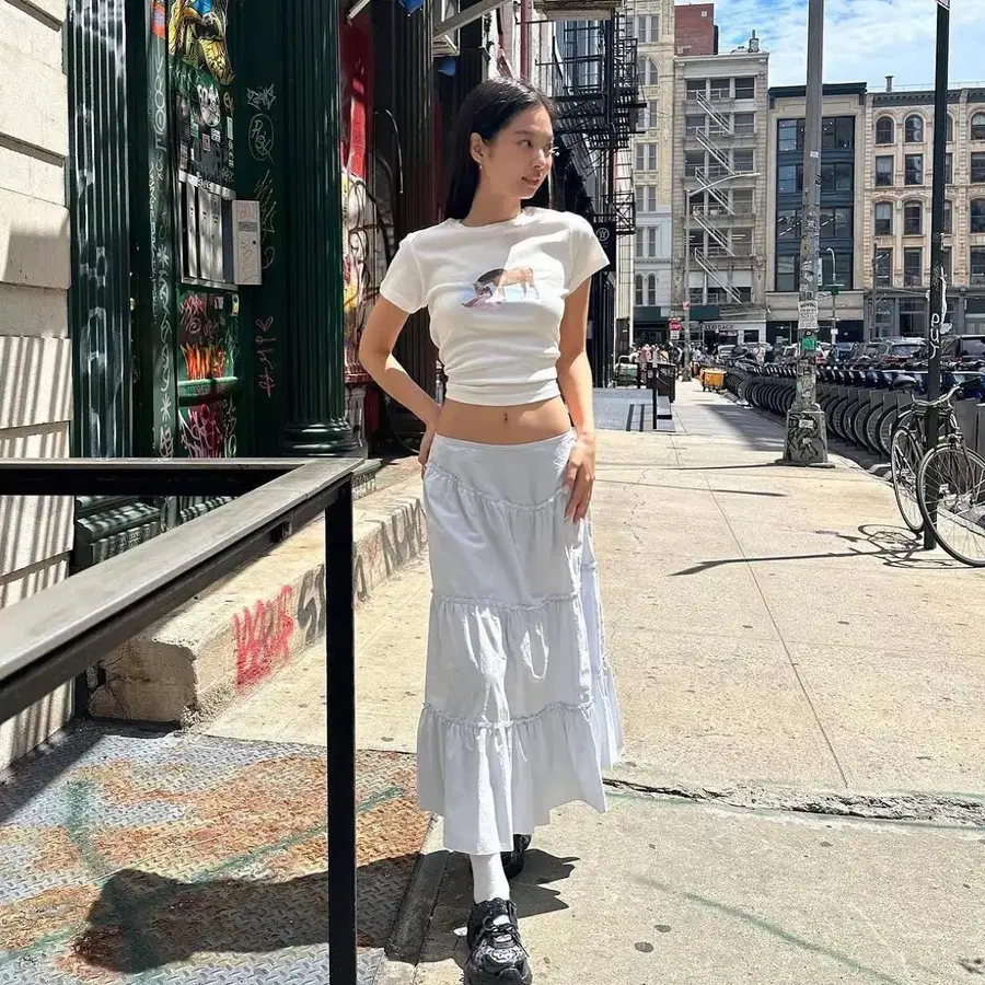 제니 착용 글로니 롱스커트 Glowny rodeo tiered ruffle skirt