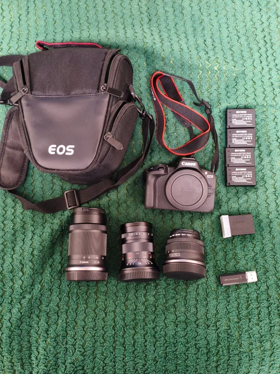 캐논 EOS R50 카메라 + 렌즈 3개 + 가방 + canon 배터리 2개. BATMAX 배터리 4개.