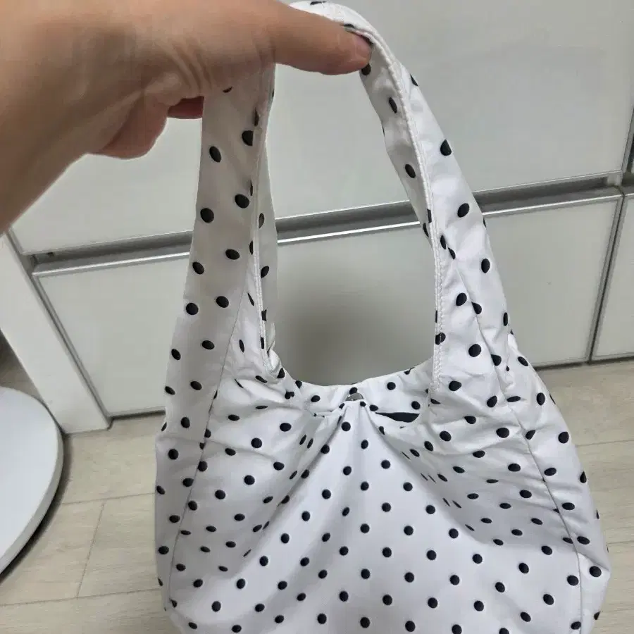도트 숄더백