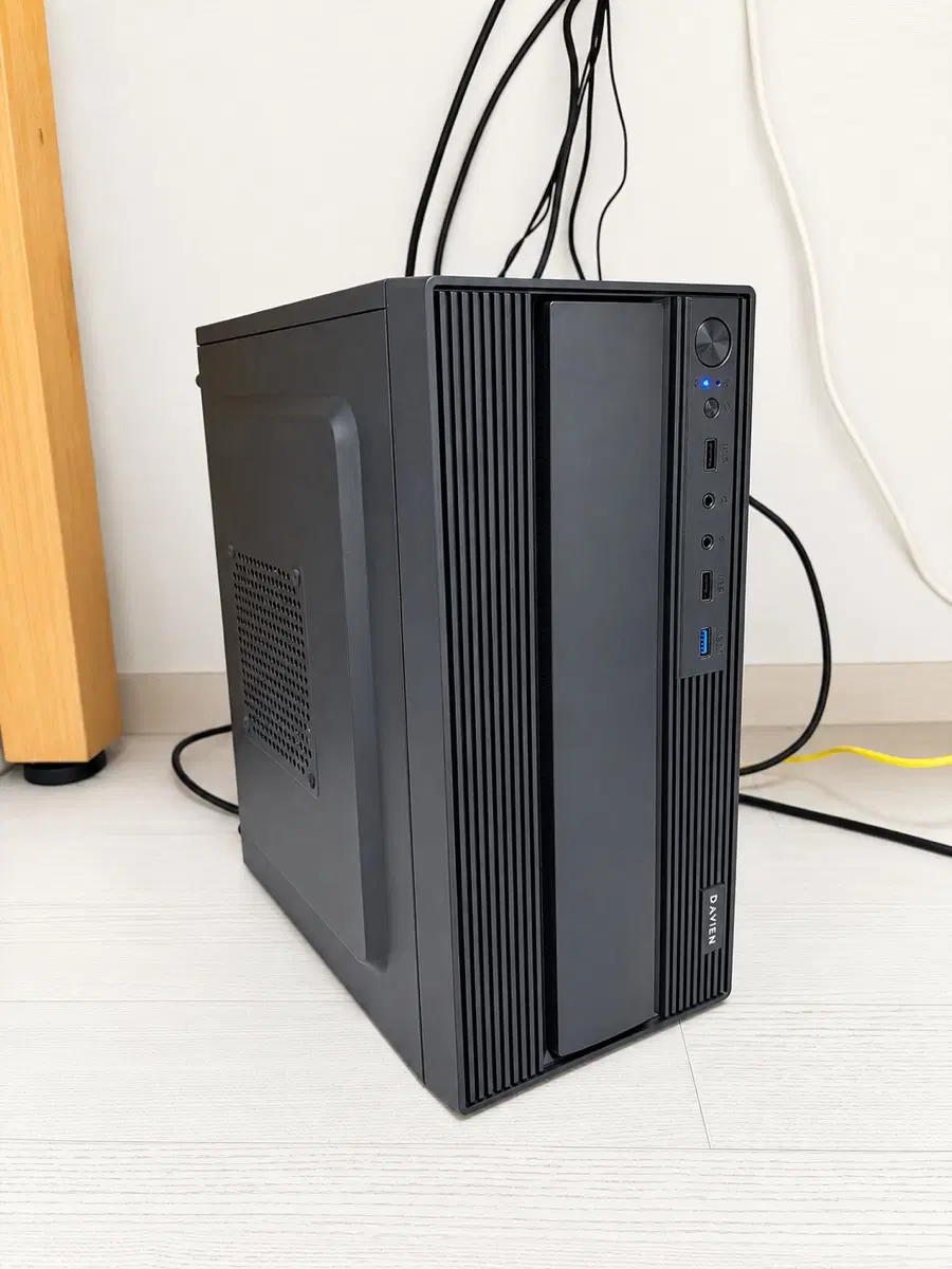 컴퓨터 데스크탑 본체 팝니다 라이젠3 3200G 메모리8G SSD250G