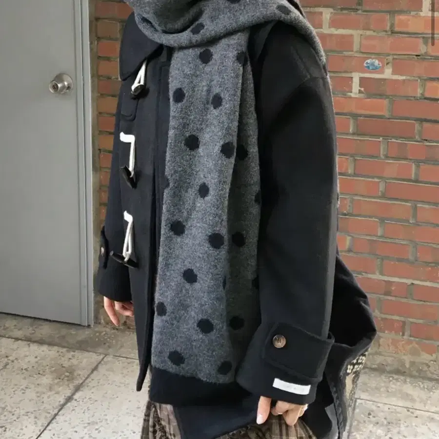 (새상품) 러브앤드팝 칸나 도트 양면 머플러