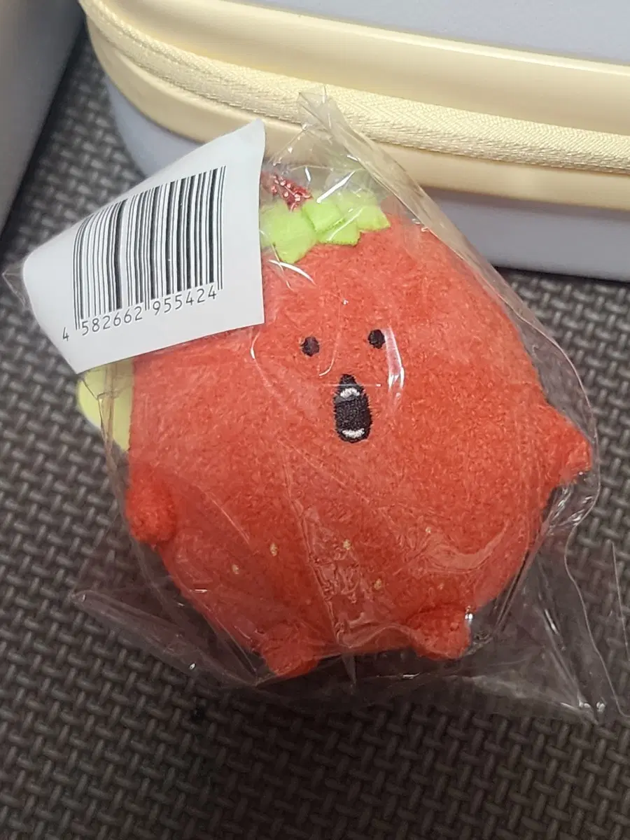 농담곰 딸기 쿠지 고로케 마스코트