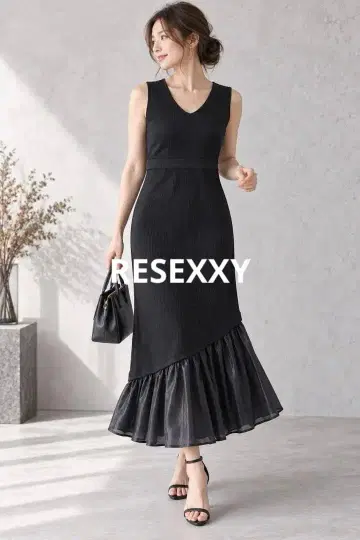 RESEXXY 리브 니트 머메이드 원피스 이소재 절개 블랙 F