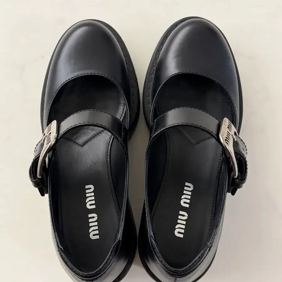 미우미우 (Miu Miu) 스파졸라토 가죽 메리제인 슈즈 (5F786D) 블랙 37.5사이즈 판매