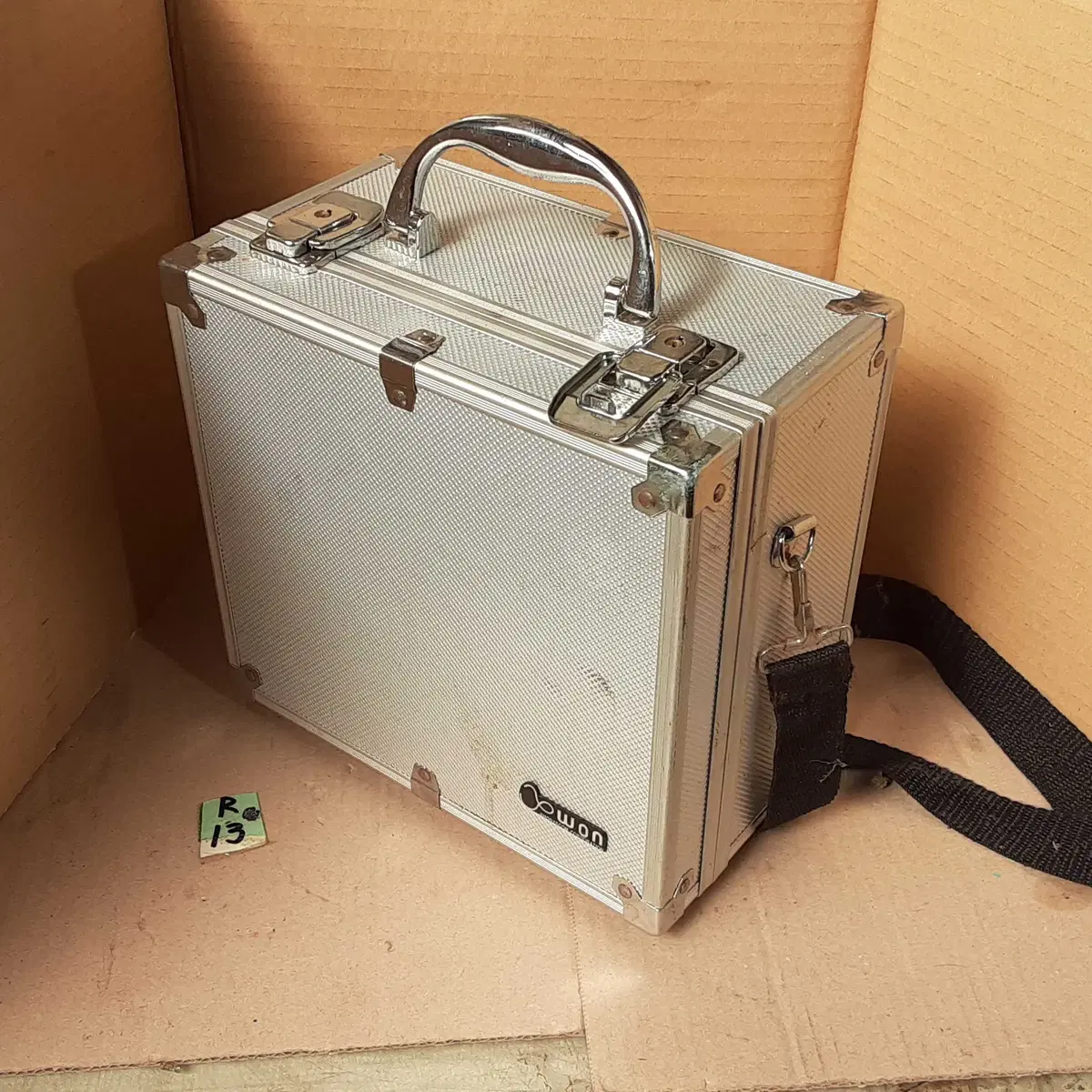 캐논 DS126151 카메라 EFS18-200 렌즈 중고 R13