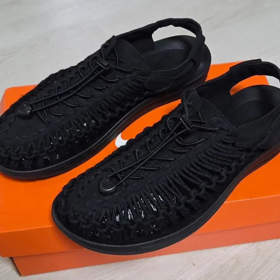킨 keen 유니크 샌들 285
