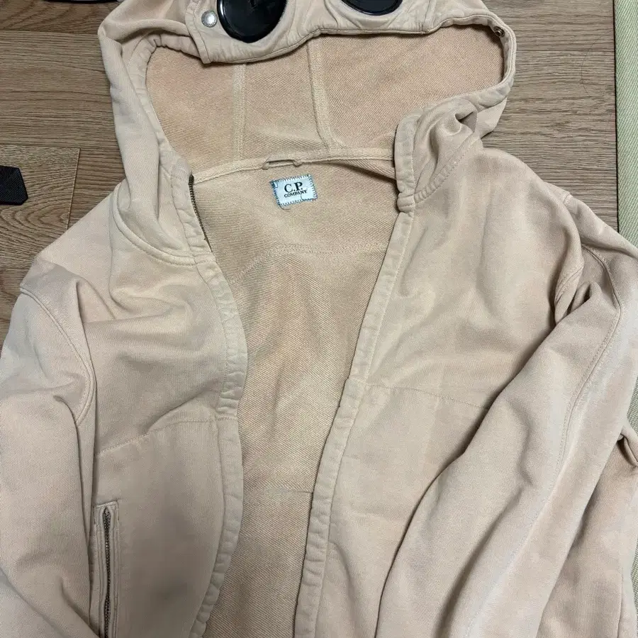CP컴퍼니 후드집업 베이지