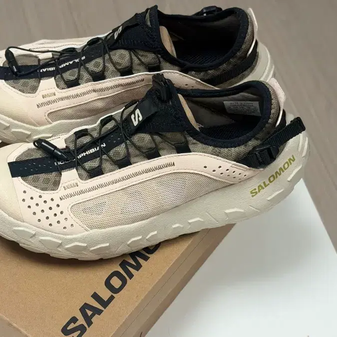 살로몬 솔앰피비안 W 235