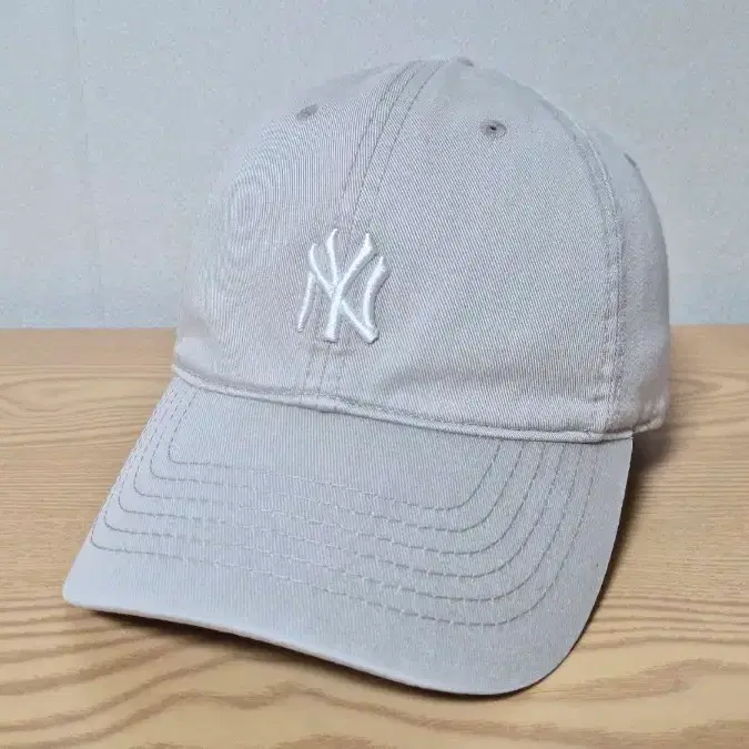 MLB 뉴욕양키스 베이지 볼캡 모자 프리 57-59cm