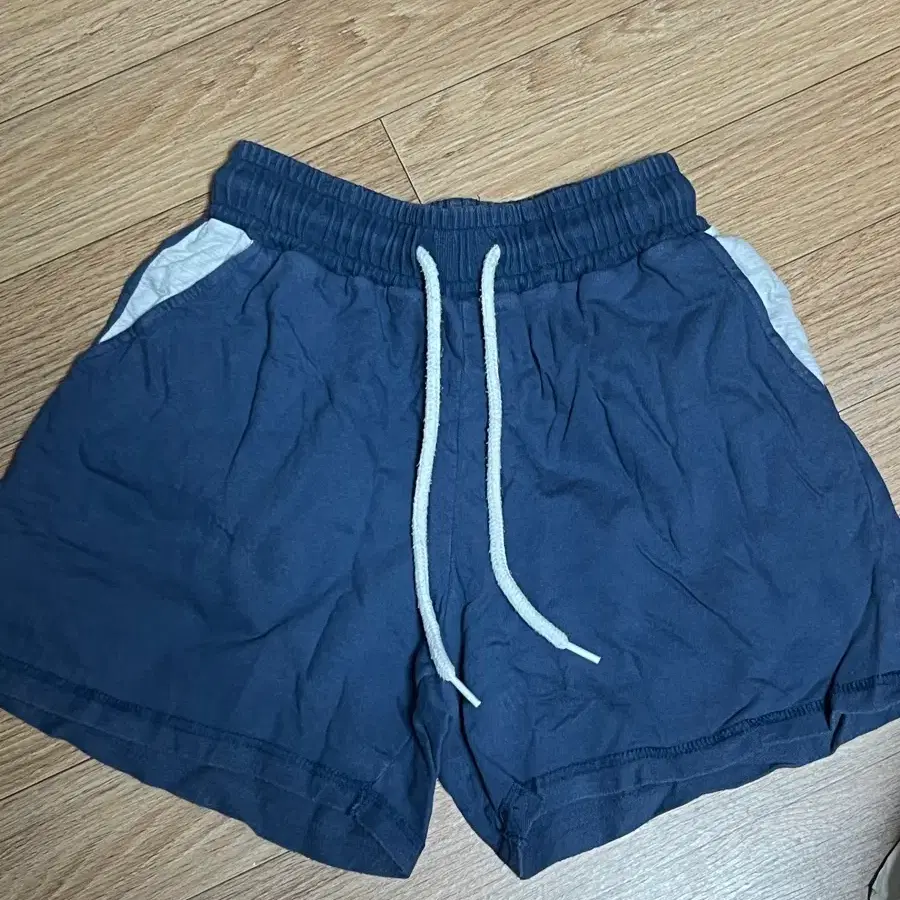 남색 반바지 2톤 배색