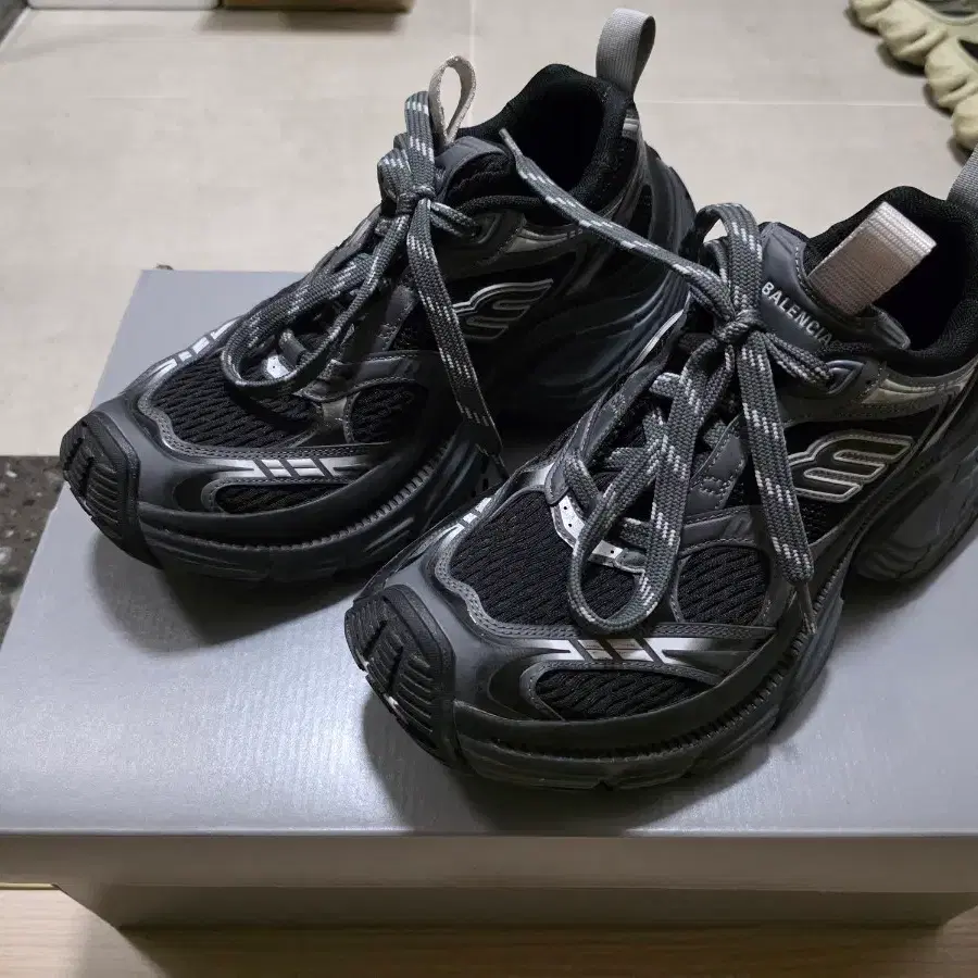 발렌시아가 6XL 블랙 40사이즈