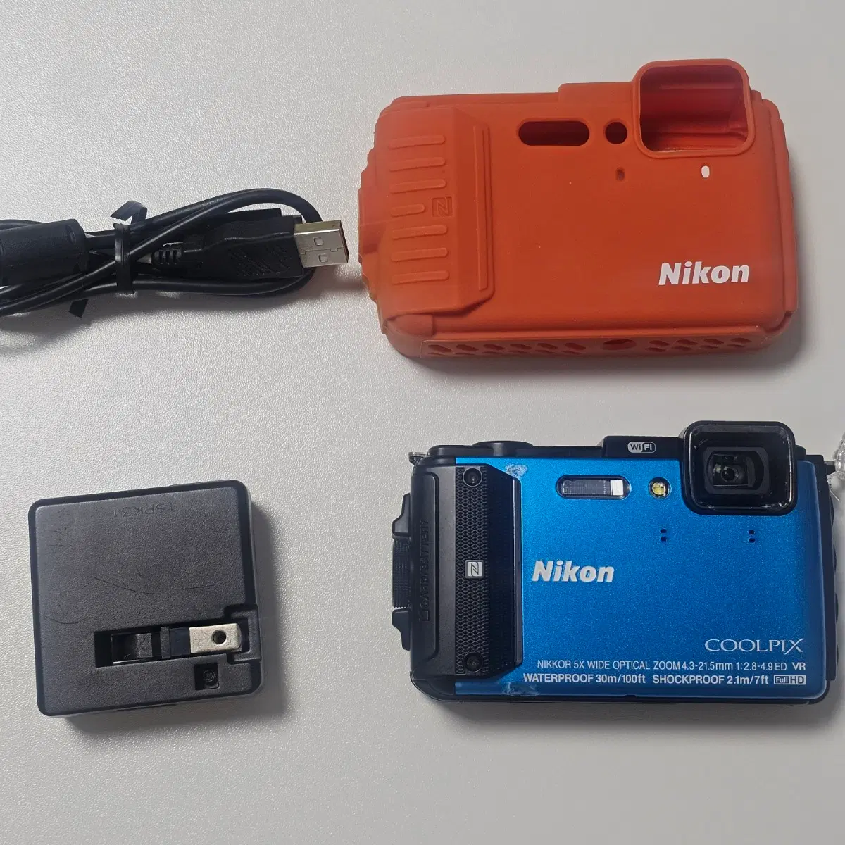 니콘 쿨픽스 COOLPIX AW130 디지털카메라 판매합니다.