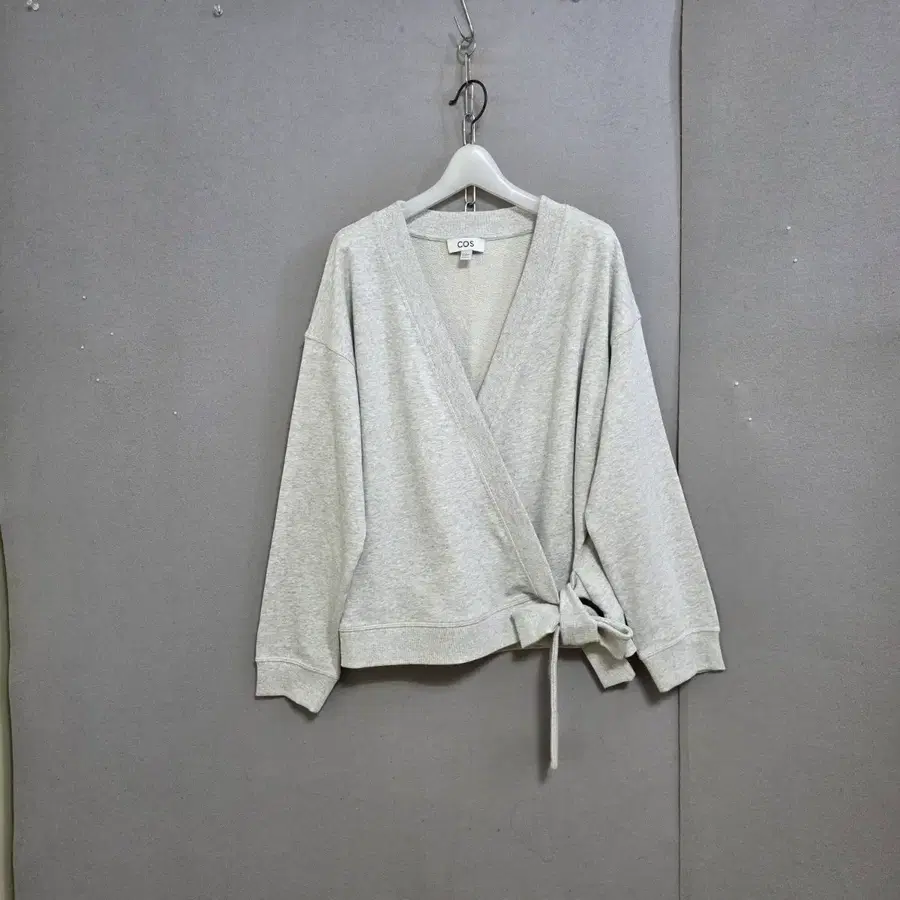 COS 코스 브이랩 맨투맨 XS n9921