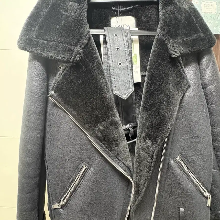 자라 무스탕 자켓 블랙