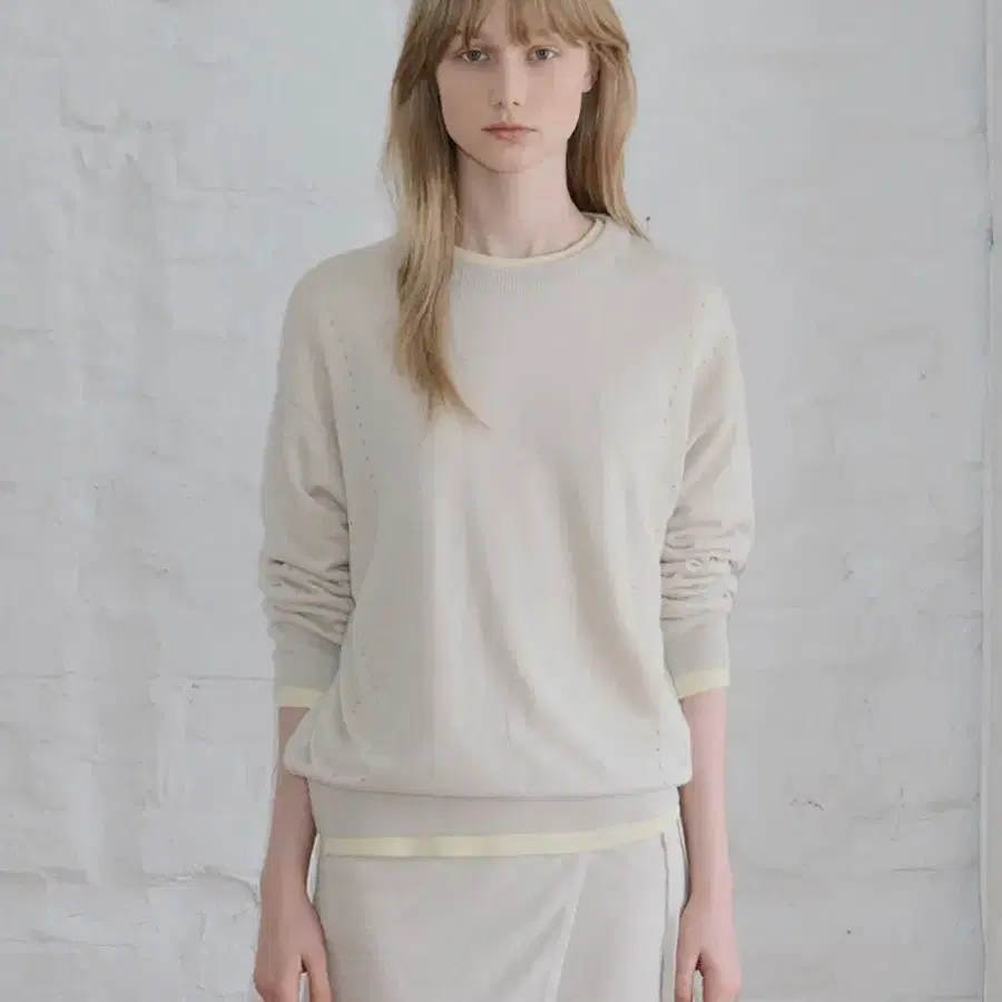 시눈 니트스커트셋업 Sheer Logo Long Sleeve Knit Pullover (Light Grey),