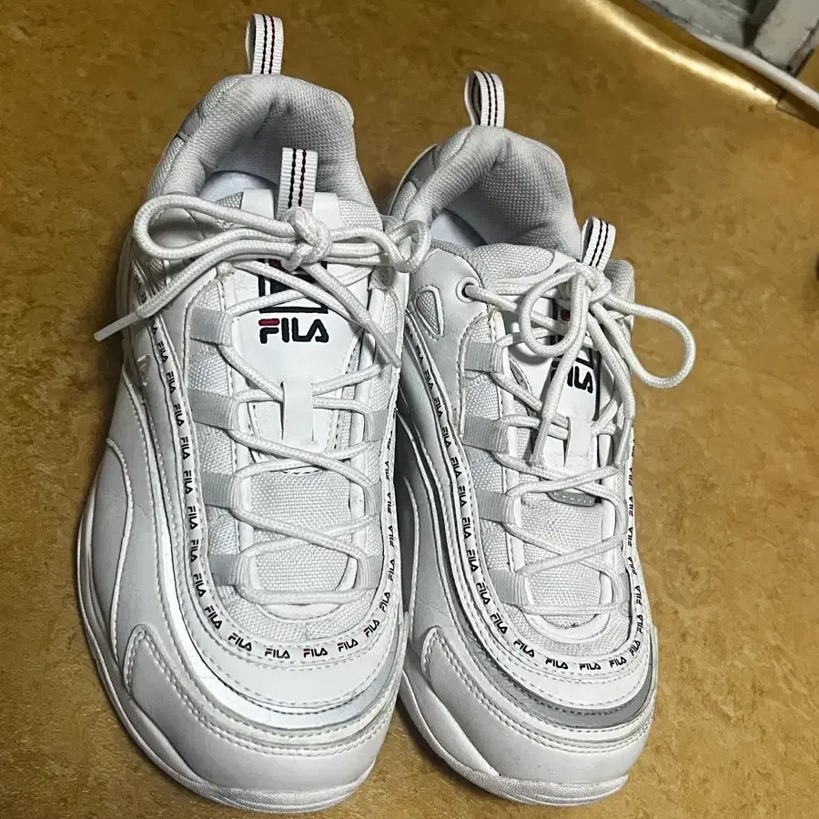 휠라 테이피테잎 운동화