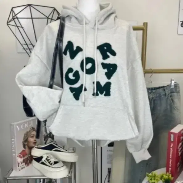 흰색 로고 후드티